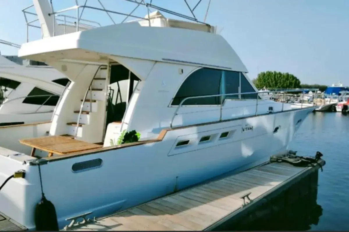 40 ft yacht available to charter for weddings in Abu Dhabi